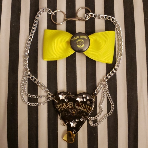 Jewelry - Tiger Army Necklace